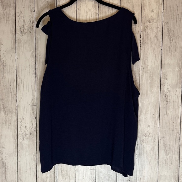 Riley & Rae Navy V-Neck Blouse - Picture 2 of 5